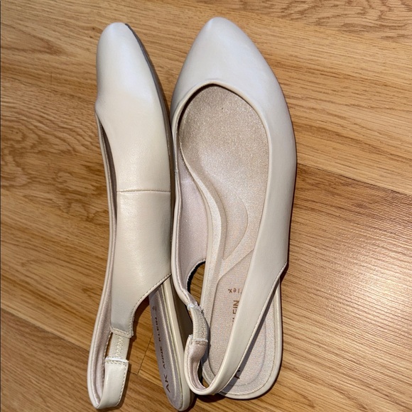 Anne Klein Iflex Comfort Shoes Flat Short Heels Slingback Beige Size 9 - Picture 5 of 6